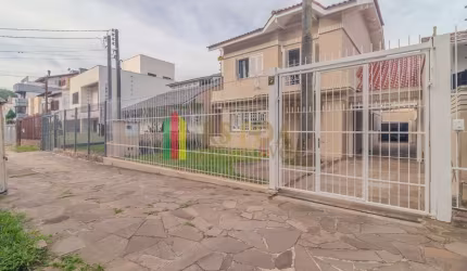 Casa com 3 quartos à venda na Rua Luzitana, 842, Higienópolis, Porto Alegre por R$ 1.100.000