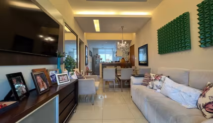 More na parte plana da Rua São Mateus em um apartamento todo planejado, varada confortável e 2 vagas!!