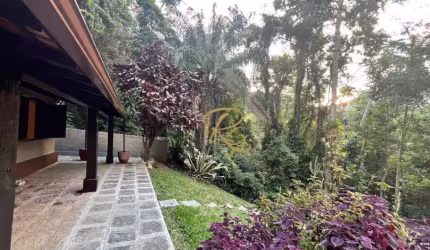Imperdível oportunidade! Casa à venda em Teresópolis-RJ, bairro Fazenda Boa Fé, 4 quartos, 1 suíte, 1 sala, 3 banheiros, 2 vagas, 190m²