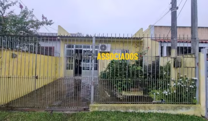 Casa com 2 quartos à venda na São Pedro, 60, Três Vendas, Pelotas por R$ 300.000