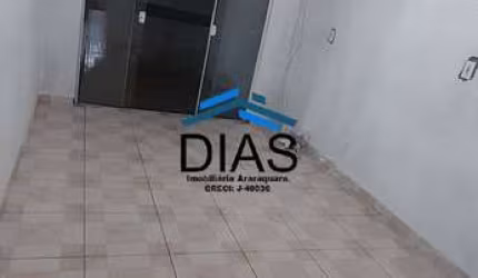 PARQUE RESIDENCIAL LAURA MOLINA COM DOIS DORMITÓRIOS E QUINTAL AMPLO