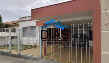 CENTRO! AMPLA COM TRÊS DORMITÓRIOS MAIS EDÍCULA EXCELENTE LOCALIZAÇÃO