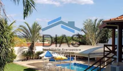 CASA DE ALTO PADRÃO AREA VERDE DESLUMBRANTE E PISCINA AQUECIDA ADEGA JOGOS