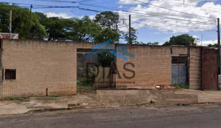 JARDIM DAS ESTAÇÕES TERRENO PRÓXIMO A ESTRADA FERRO MURADO COM PORTÃO