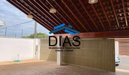 REGIÃO CENTRAL DE ARARAQUARA COM TRÊS DOMITÓRIOS COM AR CONDICIONADO