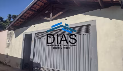 ALTOS DO PINHEIROS CASA COM DOIS DORMITÓRIOS BEM LOCALIZADA