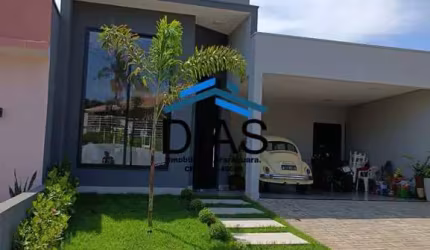 RESIDENCIAL VALE DO CAMPO CASA COM TRÊS DORMITÓRIOS ESPAÇO GOURMET PISCINA