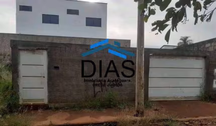 TERRENO 257 M TODO MURADO E COM PORTÃO BASCULANTE E SOCIAL BEM LOCALIZADO
