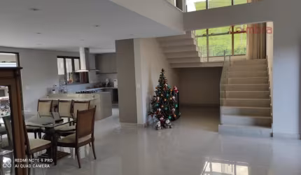 Casa de alto padrão no Condomínio Retiro dos Lagos