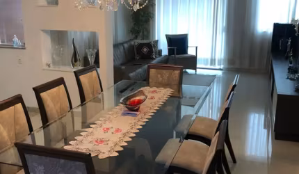 Casa triplex na Ilha dos Araújos