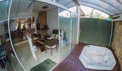 Charmosa casa de 3 quartos com escritura pública. Lagoa da Conceição, Florianópolis