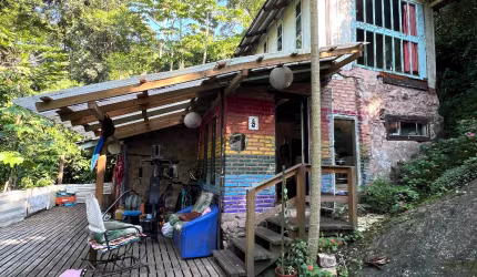Seu refúgio na mata, no coração da Lagoa da Conceição em Florianópolis
