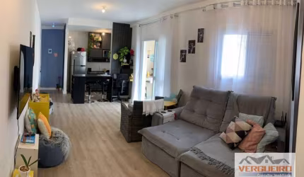 Apartamento, andar alto, em condomínio clube