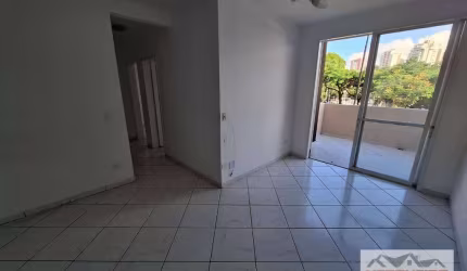 Apartamento térreo com 3 quartos e varanda ao lado da Coop