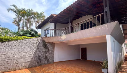 SOBRADO no JD. VILA RICA com 06 dormitórios sendo 01 suíte, sala em 02 ambientes, cozinha, área gou