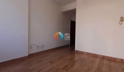 Apartamento, Centro, 1 quarto, sala ampa, closet, banheiro, cozinha com espaço para geladeira e fog