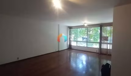 Apartamento, Tijuca, 4 quartos, 2 banheiros, copa-cozinha, área de serviço e 2 dependências, frente