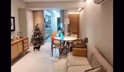 Apartamento à Venda em Copacabana, Reformado, 3 Quartos (1 suíte) Cozinha Planejada, Dependência Co