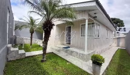Casa à venda no bairro Centro em Campina Grande do Sul/PR