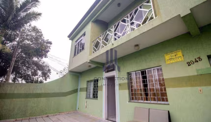Sobrado com 1 dormitório para alugar, 45 m² por R$ 2.210,00/mês - Capão Raso - Curitiba/PR