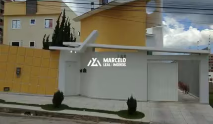Casa Alto padrão com 375 m² de área construída com 3 suítes + dependência comple