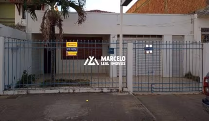 Casa Comercial a venda em bom estado de conservação construída em terreno de 361