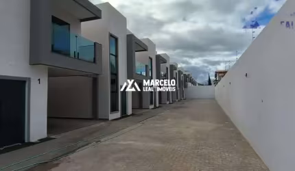 Vendo lindas casas Duplex soltas com em ótima localização no Bairro Boa Vista co