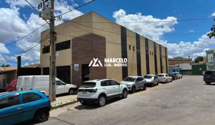 Alugo loja/ponto com aproximadamente 260 m² de área útil podendo ser dividido em
