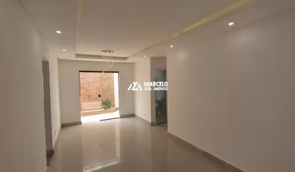 Vendo apto térreo de 3/4 sendo 01 suite com 02 vagas de garagem soltas e grande