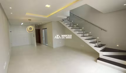 Casa Duplex com fino acabamento no Santa Cecília, com 3 quartos sendo todos com
