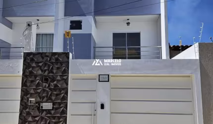 CASA VILLAGIO - A Venda, 3/4, sendo 2 suítes no pav. superior e 1/4 no térreo -