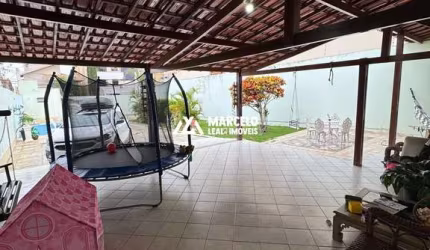 Alugo casa grande em ótima localização a poucos mts da Av Olivia Flores e Luiz E