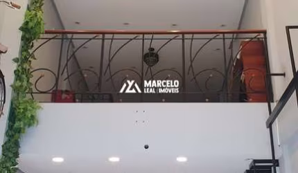 Alugo loja elegante com mezanino e 92 m2 área útil