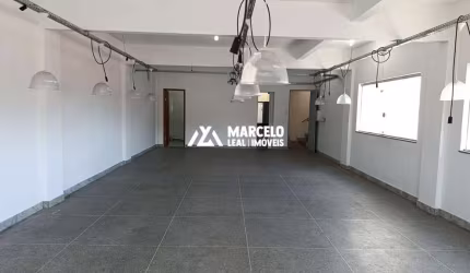 Alugo, andar inteiro de aproximadamente 80 m² com banheiro privativo e vagas de