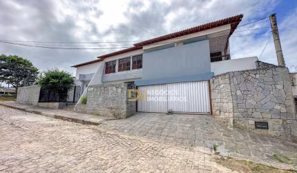 Casa com 4 dormitórios à venda, 401 m² por R$ 850.000,00 - Lagoa Nova - Natal/RN