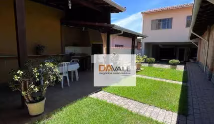 Casa espaçosa em estilo colonial em localização privilegiada!!