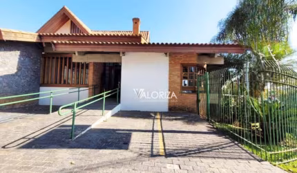 Casa comercial no Jardim Pagliato