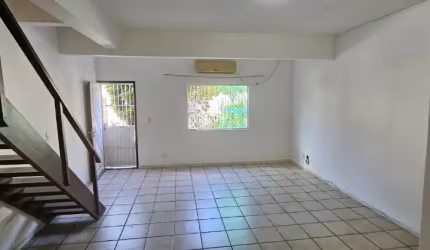 Alugo Duplex com 2 quartos no Residencial Anavilhanas