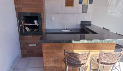 Casa com 3 quartos, sendo 2 suítes, 2 vagas e Churrasqueira no bairro Residencial Gramado em Uberlândia!!!