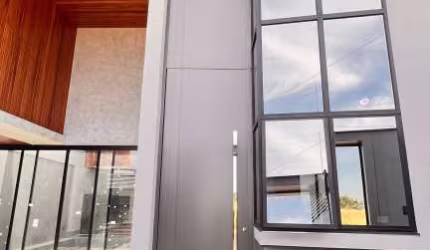 Casa de Alto Padrão com 3 suítes no bairro Praça Umuarama em Uberlândia!