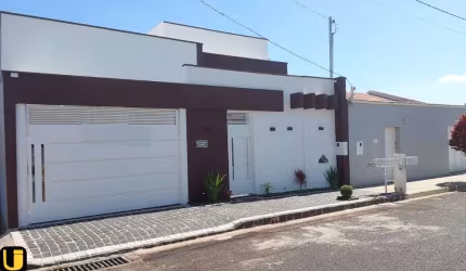 Casa térrea com 3/4 sendo 1 suíte com closet no Bosque dos Buritis em Uberlândia!