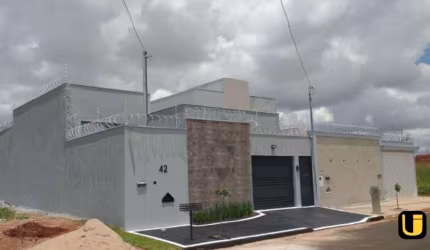 Casa Portal do Vale: 3 quartos, 4 vagas, Móveis Planejados, Área Gourmet, Piscina/Spa, Churrasqueira, Fogão e Forno a Lenha, Sistema de Segurança