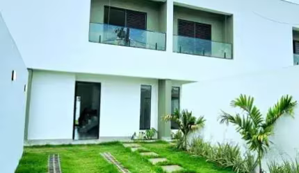 Casa Sobrado com 2 suítes, Closet, Quintal, até 4 vagas, Home Office na Zona Sul em Uberlândia