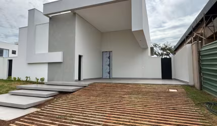 Casa de luxo em condomínio à venda em Uberlândia-MG, Granja Marileusa: 4 quartos, 3 suítes, 3 salas, 5 banheiros, 4 vagas - 217m².