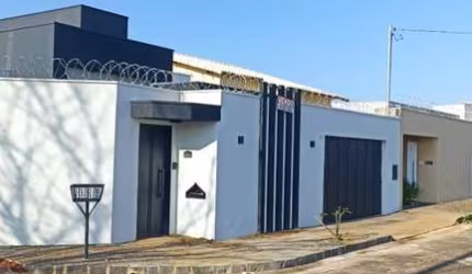 Casa de Alto Padrão com 3 Quartos e Área Gourmet em Uberlândia-MG - VIDA NOVA!