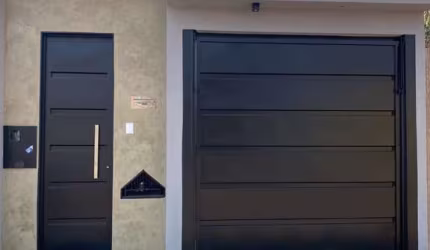 Lindíssima Casa com 3 Quartos, Suíte, Closet, 2 vagas no Segismundo Pereira, Uberlândia