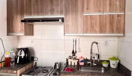 Apartamento à venda em Uberlândia-MG, no bairro Laranjeiras: 2 quartos, 2 salas, 1 banheiro e 1 vaga de garagem!
