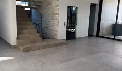 Casa de Luxo em Condomínio à Venda em Uberlândia-MG, Bairro Gávea: 4 quartos, 3 suítes, 2 salas, 4 banheiros, 4 vagas, 293m².