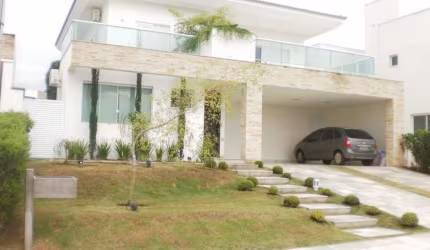 Imóvel de luxo em condomínio: 4 quartos, 4 suítes, 3 salas, 5 banheiros, 6 vagas, 300m² em Nova Uberlândia, Uberlândia-MG.