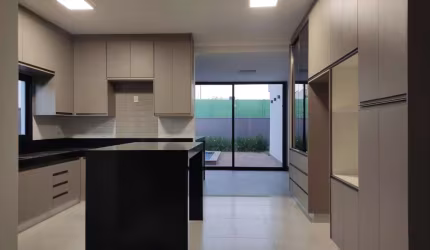 Casa de Luxo à Venda no Condomínio Alphaville 1  - Móveis Planejados, 4 Suítes, 3 Salas, 5 Banheiros, 4 Vagas - Granja Marileusa, Uberlândia-MG